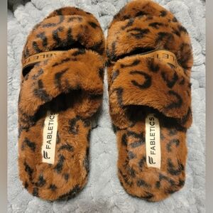 Fabletics Slip On Snug Strap Slipper‎ Leopard sz 6